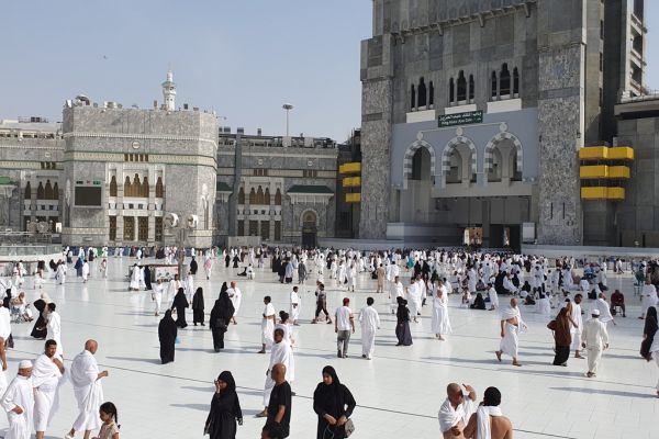 Dealing With Crowds and Heat During Your Pilgrimage